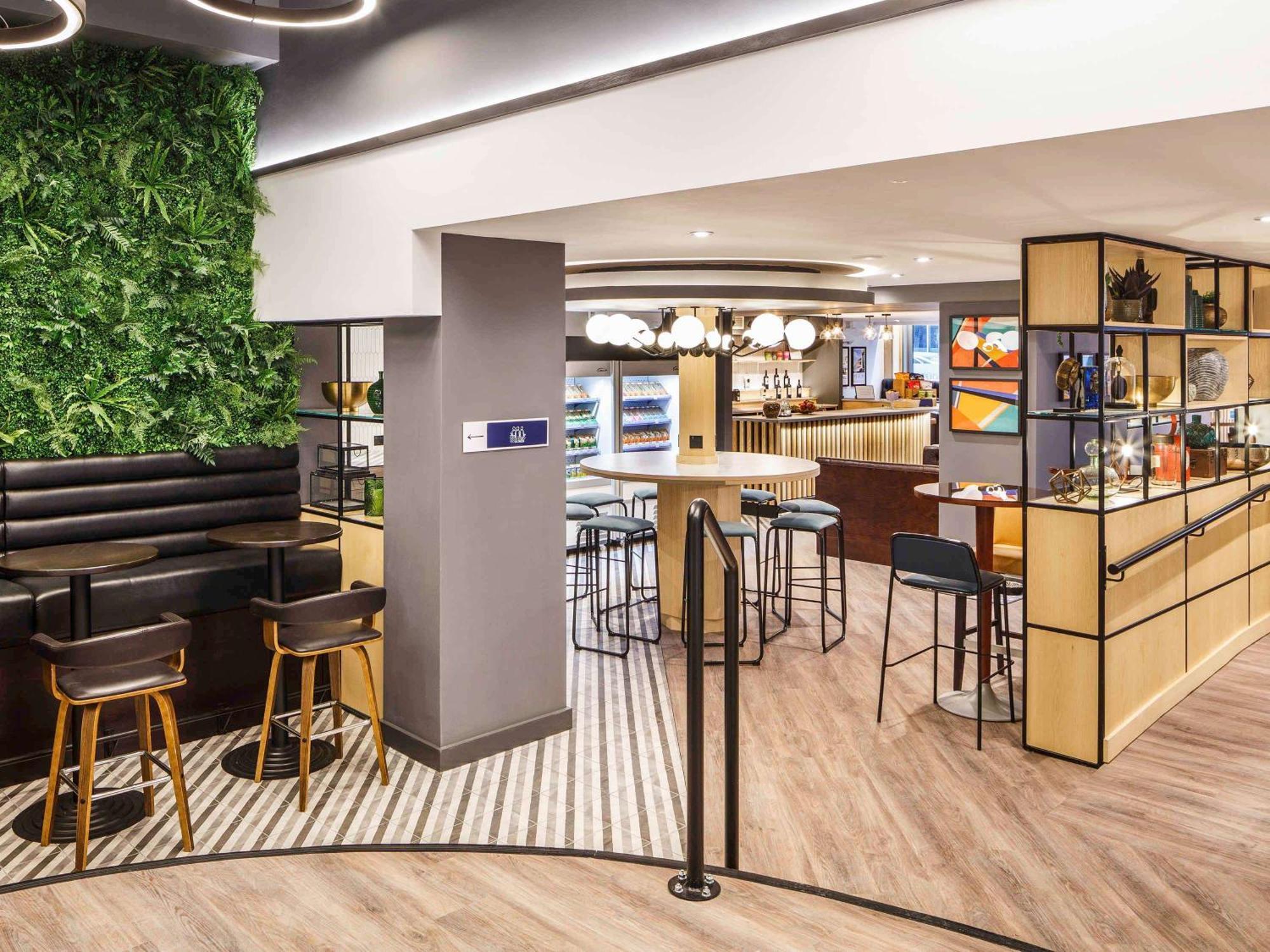 Ibis Budget Суиндън Екстериор снимка